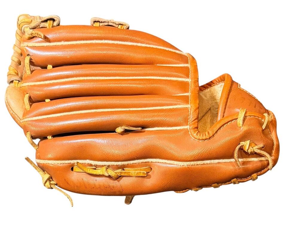 Vintage Kids Baseball Glove RHT - Regent - Bob Bailor Signature Glove